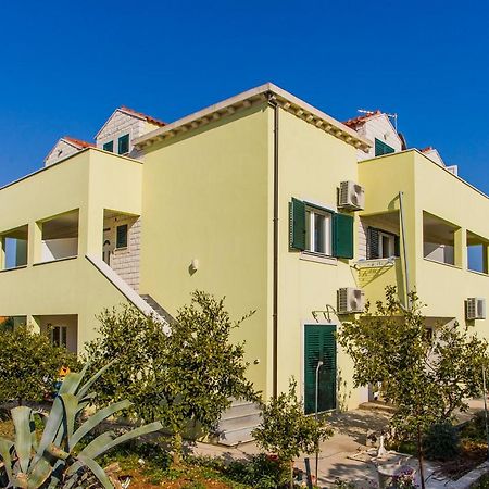 Villa Katarina Сресер Екстериор снимка